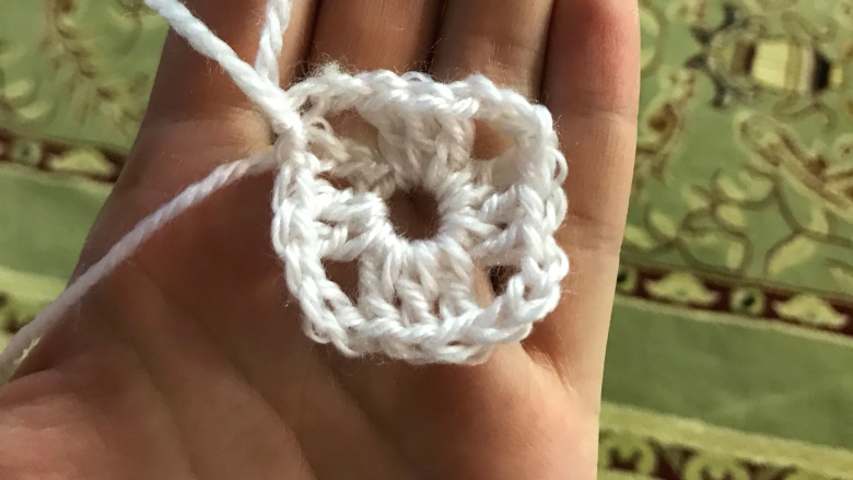 Granny square crochet first row